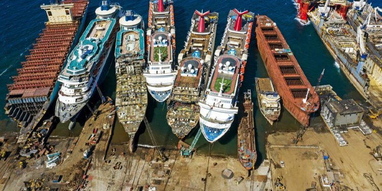 2020 YILINDA 118 GEMİ ALİAĞA’DA SÖKÜME ALINDI