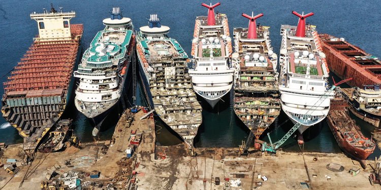 53 SHIPS ARRIVED IN ALIAĞA IN 2021 FOR DISMANTLING