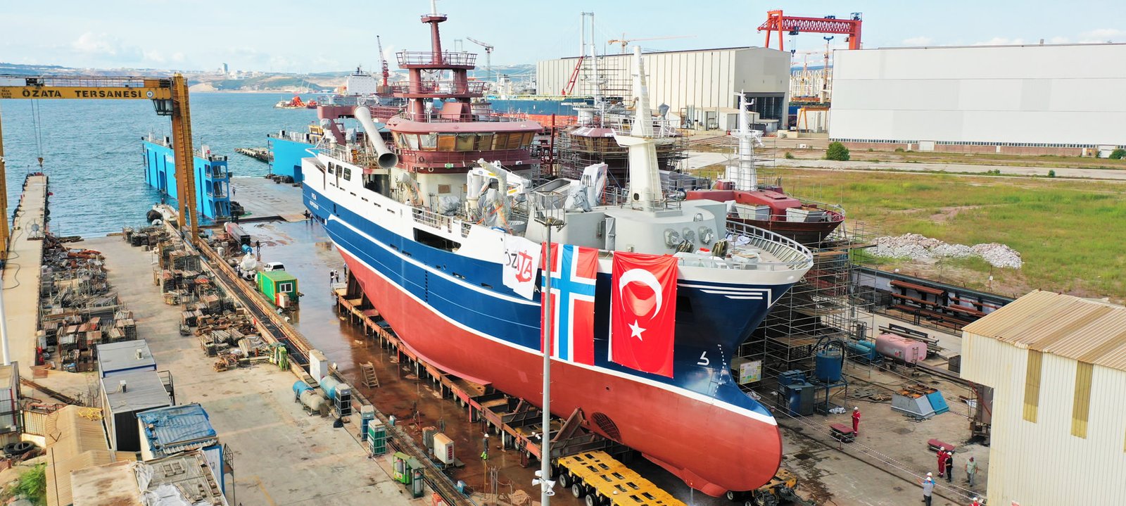 ÖZATA TERSANESİ, NB67 VEA BALIKÇI GEMİSİNİ SUYA İNDİRDİ