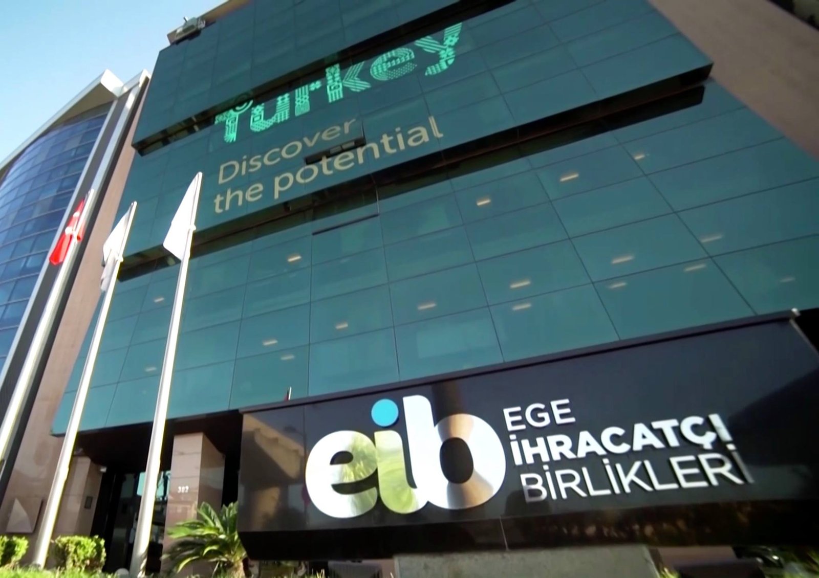 EGE BÖLGESİ’NİN 6 AYLIK İHRACATI 15 MİLYAR DOLARI AŞTI