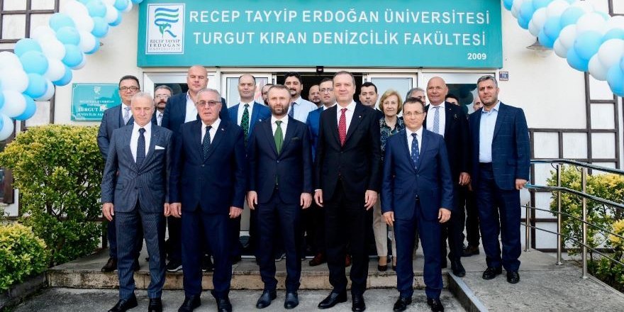 TAMER KIRAN, KÖPRÜÜSTÜ VE GMDSS SİMÜLATÖRLERİNİN AÇILIŞ TÖRENİNE KATILDI