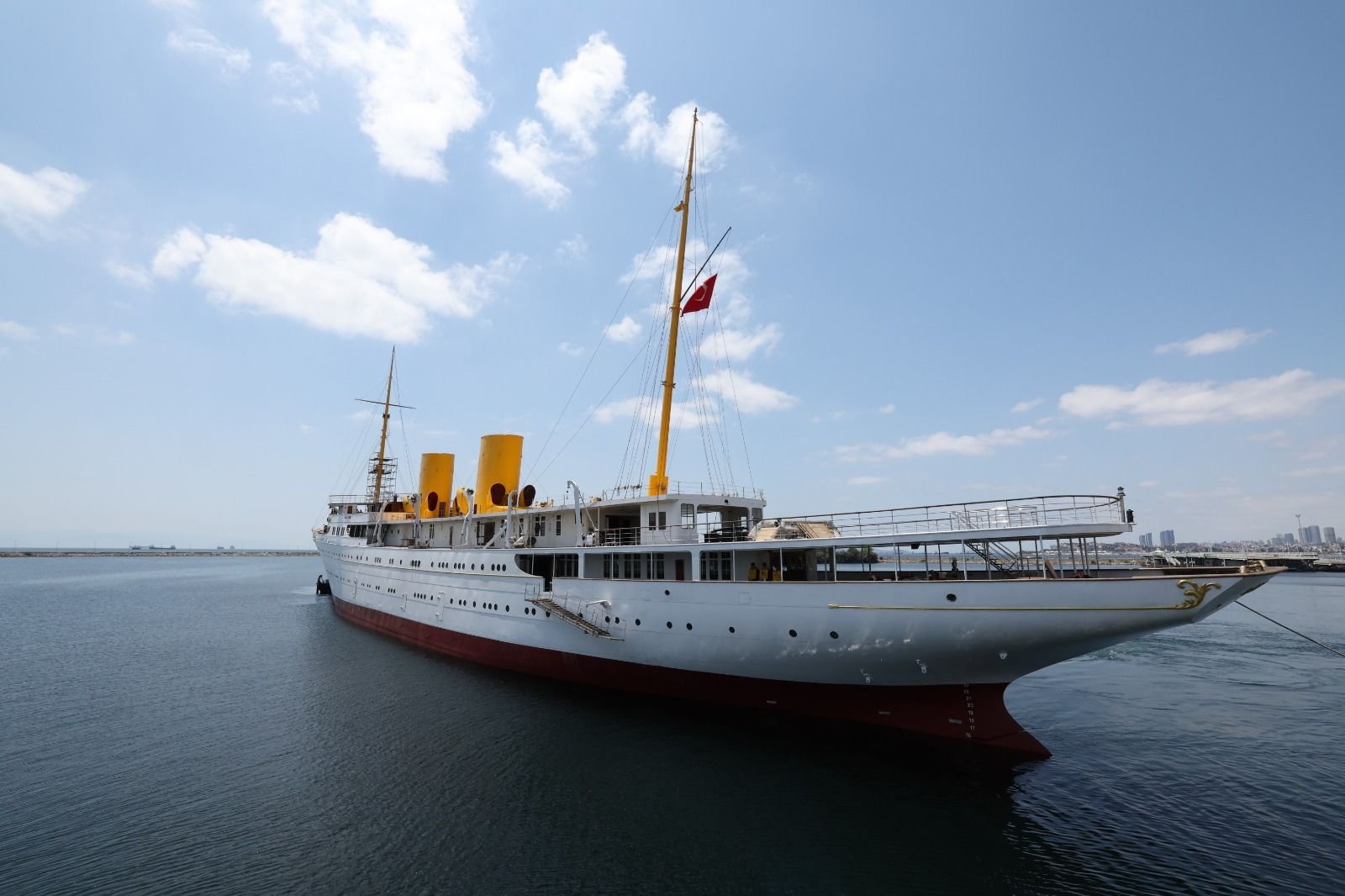 TCG Savarona yeniden açık denizlerde