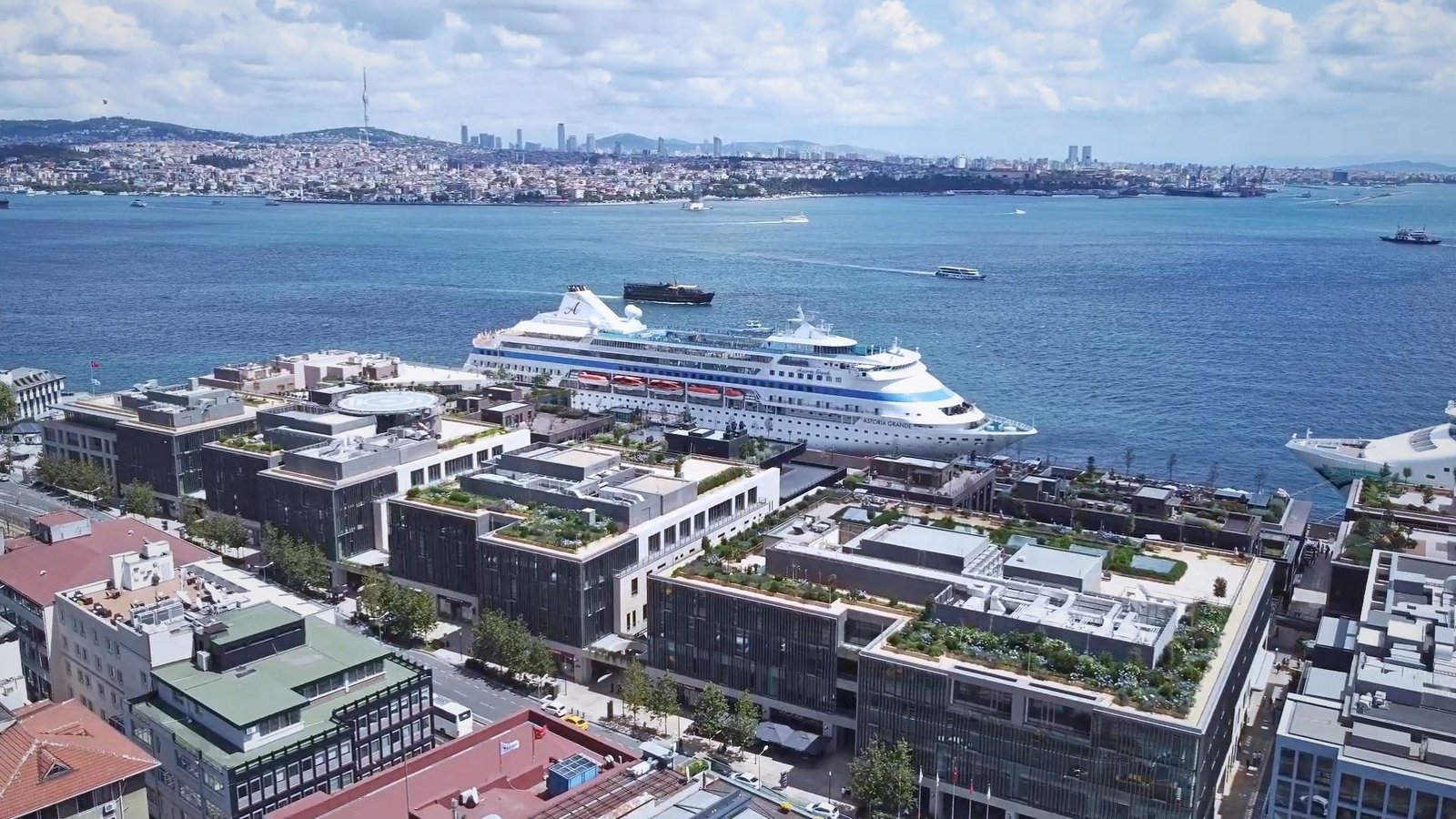 Türkiye’ye kruvaziyerle gelen turistlerin sayısı 1 milyonu aştı