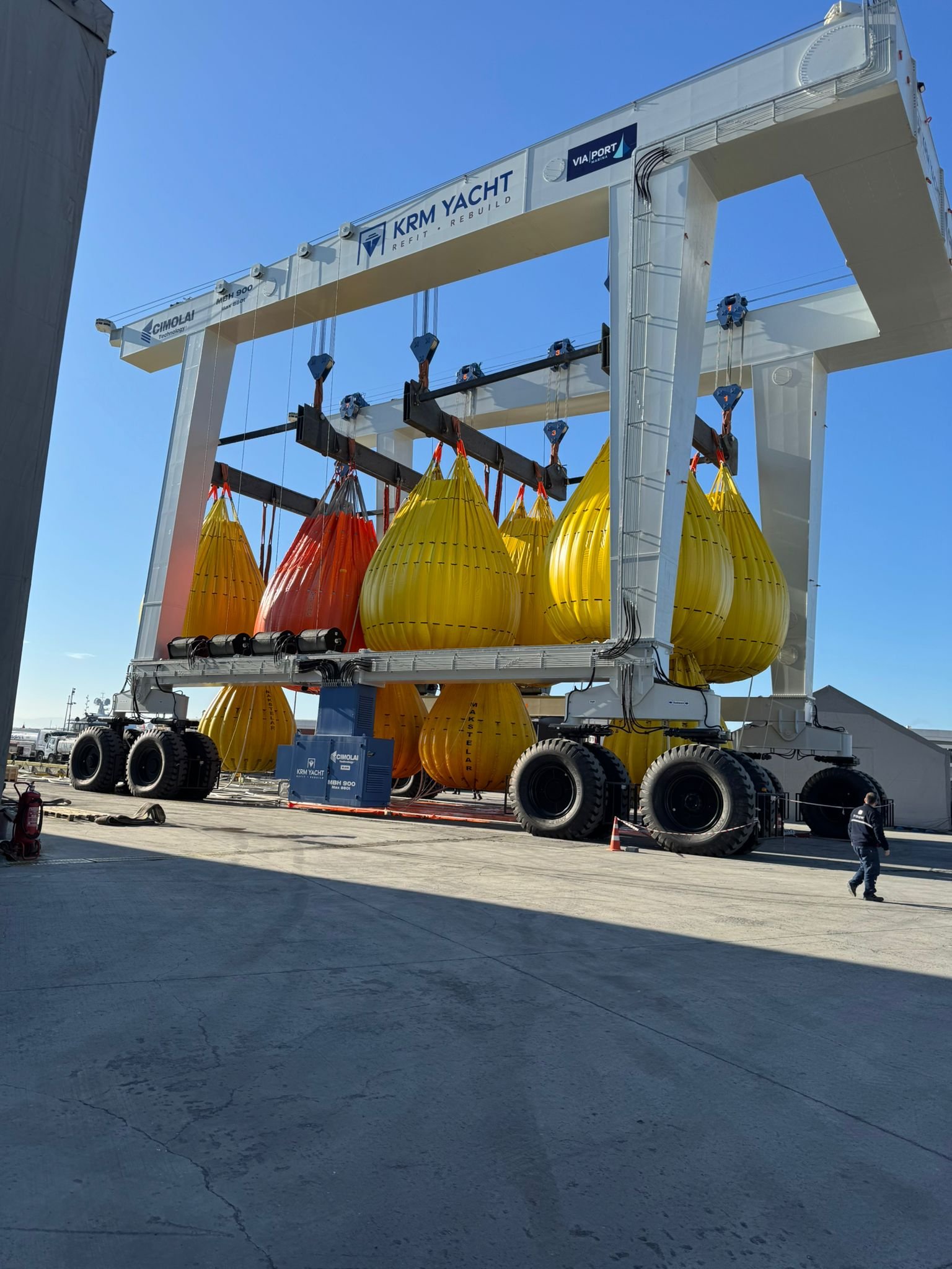 Efe Marine’den Türkiye’de Bir İlk: KRM Yachts’ın 1100 Tonluk Yat Lift Testi Tamamlandı