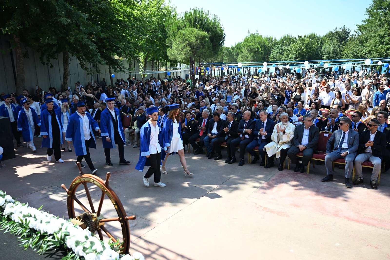 Piri Reis Üniversitesi mezunlarını uğurladı