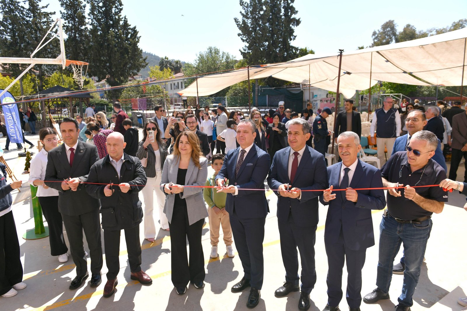 DenizTemiz Derneği/ TURMEPA, sürdürülebilir gelecek vizyonu doğrultusunda çevre eğitimlerini teknolojiyle buluşturmaya devam ediyor. Milli Eğitim Bakanlığı Temel Eğitim Genel Müdürlüğü iş birliğiyle hayata geçirilen “Göcek’te Maviyi Kodluyoruz” eğitim pro