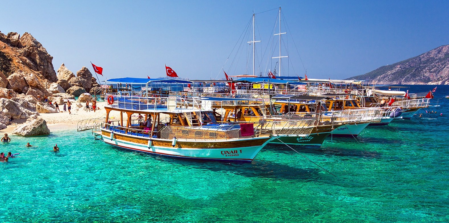 ANTALYA’DA DENİZ TURİZMİ YENİDEN HAREKETLENDİ