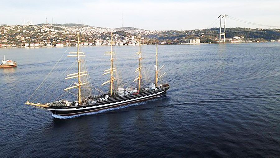 DEV YELKENLİ İSTANBUL BOĞAZINDAN GEÇTİ 2 kruzenshtern1