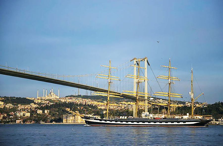 DEV YELKENLİ İSTANBUL BOĞAZINDAN GEÇTİ 3 kruzenshtern2 1