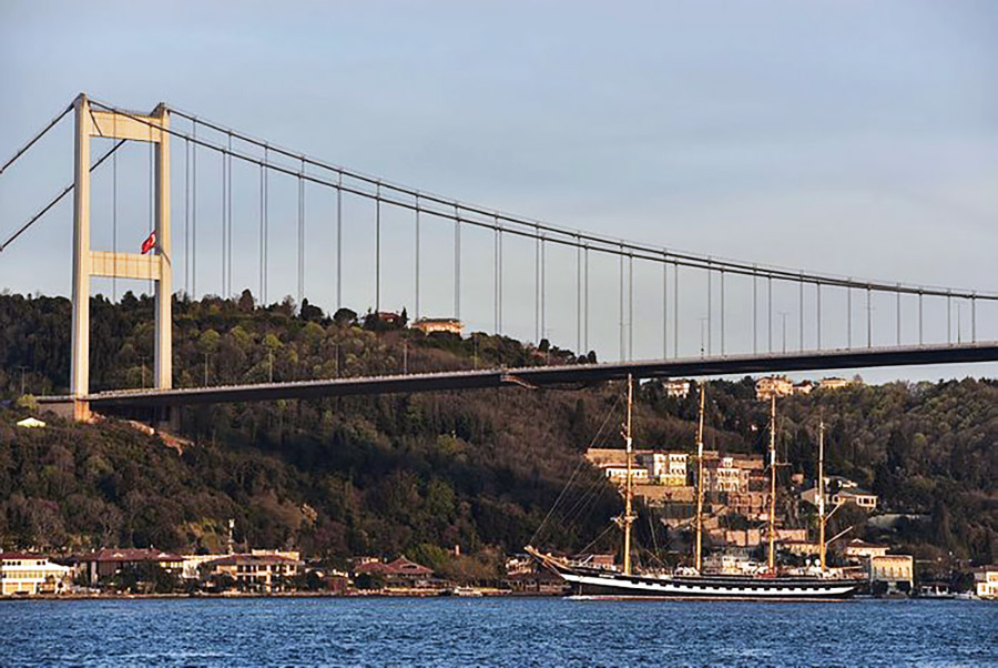 DEV YELKENLİ İSTANBUL BOĞAZINDAN GEÇTİ 4 kruzenshtern3