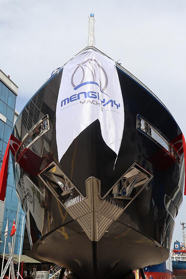MENGİ YAY, SEA STAR'I SUYA İNDİRDİ 3 mengiyay seastar virtus yacht. jpg