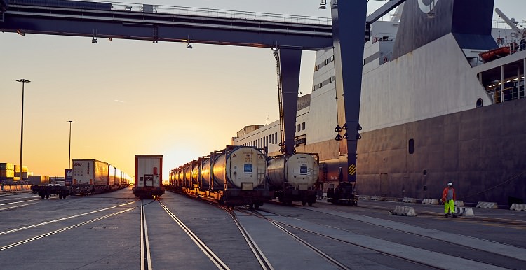 DFDS AKDENİZ İŞ BİRİMİ VE PRİMERAİL KÖLN'DE İNTERMODAL TAŞIMACILIK MERKEZİ KURUYOR 2 1595422329 DFDS Trieste 119