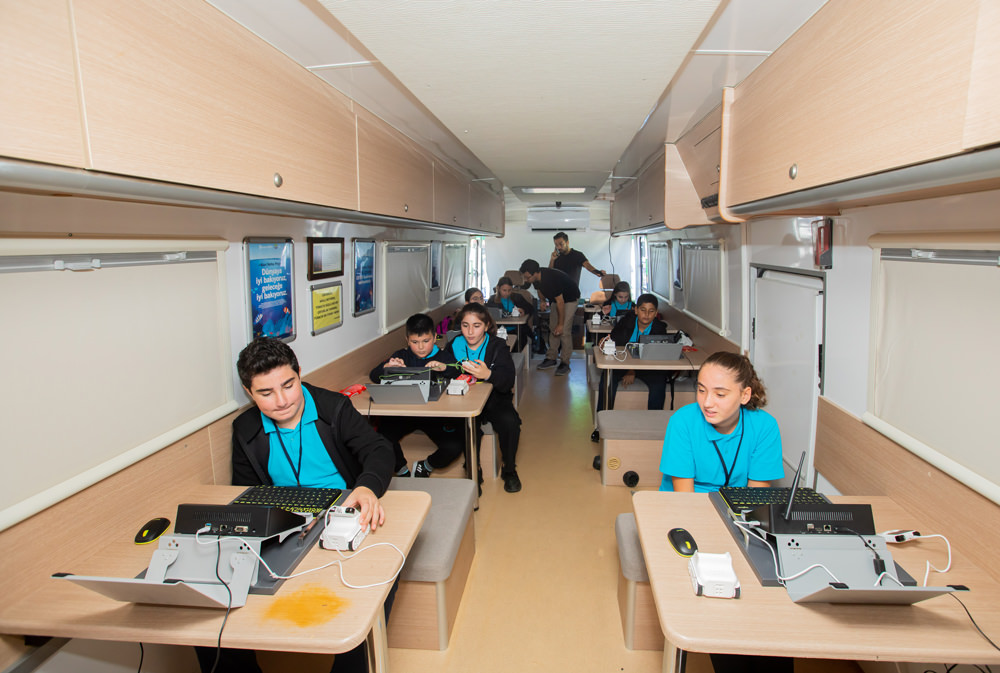 MAVİ NEFES PROJESİ EĞİTİM OTOBÜSÜ YOLA ÇIKIYOR 3 img 4066