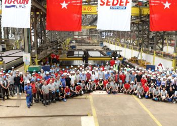 SEDEF TERSANESİ 4012 TEU’LUK YENİ GEMİSİNİN SAC KESİMİ YAPILDI