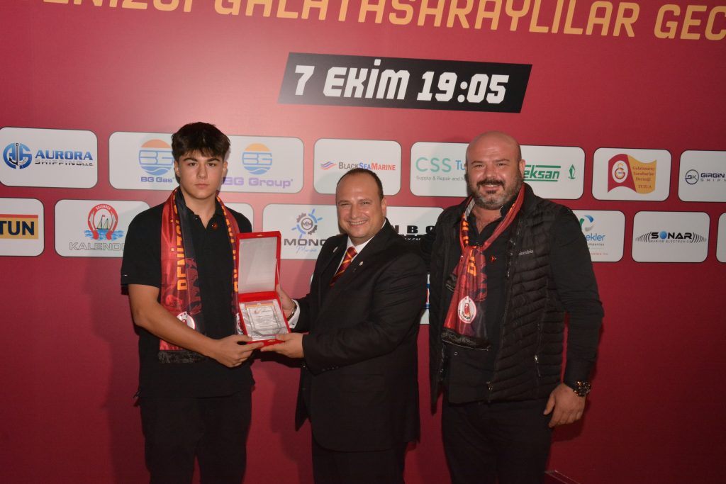 DENİZCİ GALATASARAYLILAR, KALAMIŞ'TA BİR ARAYA GELDİ 10 DSC 3743