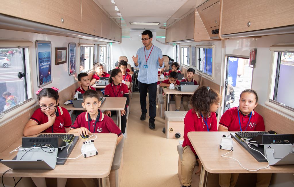 MAVİ NEFES PROJESİ EĞİTİM OTOBÜSÜ 3’ÜNCÜ YILINDA BALIKESİR’DEN YOLA ÇIKTI 2 IMG 6332
