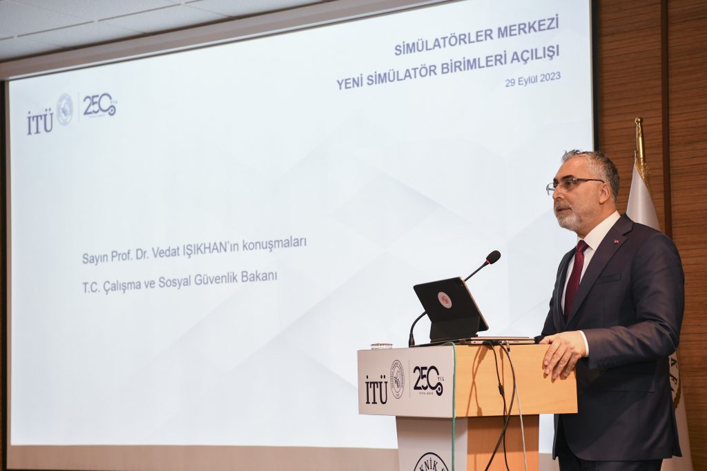 İTÜ’NÜN SİMÜLATÖR MERKEZİ, BAKAN IŞIKHAN'IN KATILDIĞI TÖRENLE AÇILDI 2 dsc 0848