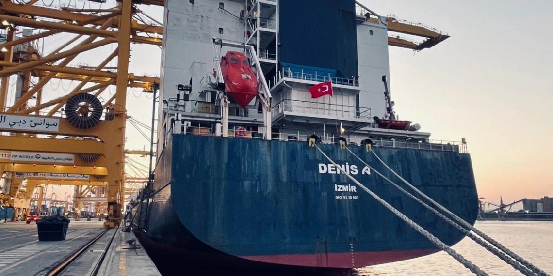 ARKAS, DENİS A İSİMLİ GEMİYE TÜRK BAYRAĞI ÇEKTİ 1 ARKAS, DENİS A İSİMLİ GEMİYE TÜRK BAYRAĞI ÇEKTİ