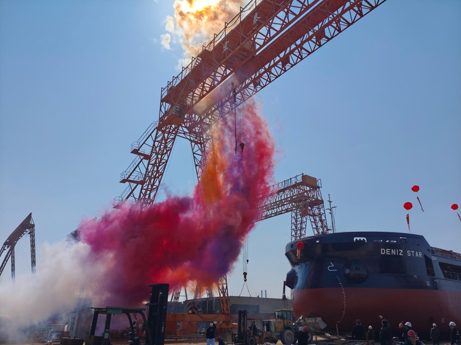 YAF Group’tan Çin’de Büyük Başarı: 8330 DWT SEA-RIVER TYPE Gemileri Suya İndirildi 3 deniz 6
