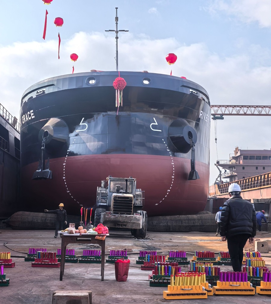YAF Group’tan Çin’de Büyük Başarı: 8330 DWT SEA-RIVER TYPE Gemileri Suya İndirildi 8 r