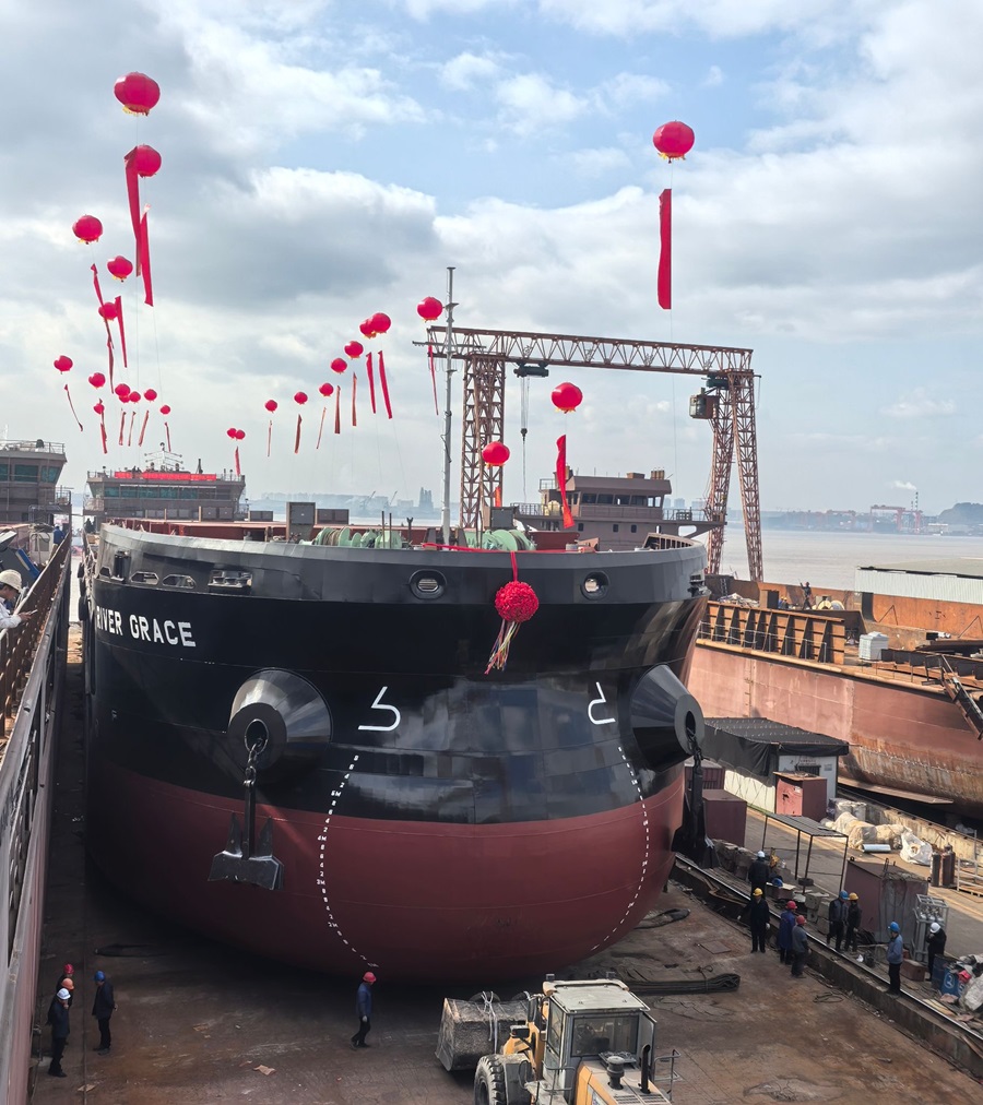 YAF Group’tan Çin’de Büyük Başarı: 8330 DWT SEA-RIVER TYPE Gemileri Suya İndirildi 2 river 1