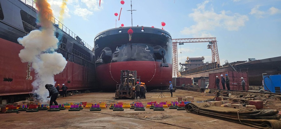 YAF Group’tan Çin’de Büyük Başarı: 8330 DWT SEA-RIVER TYPE Gemileri Suya İndirildi 9 river 2