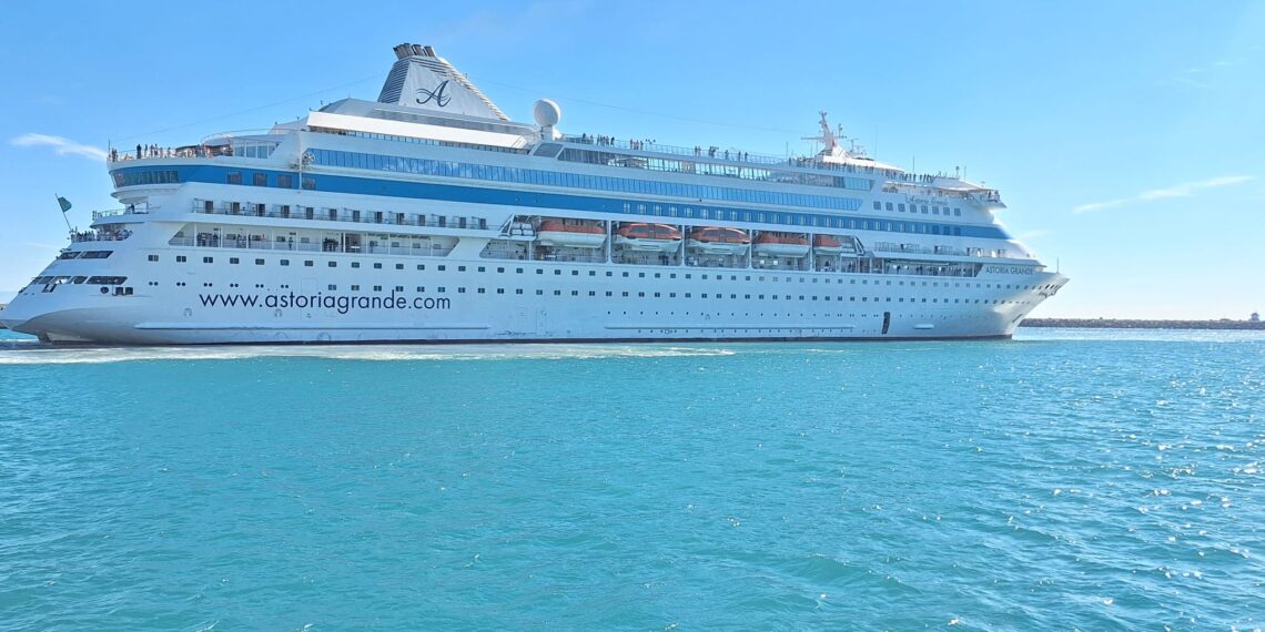 M/V Astoria Grande, Antalya Limanı’na geldi