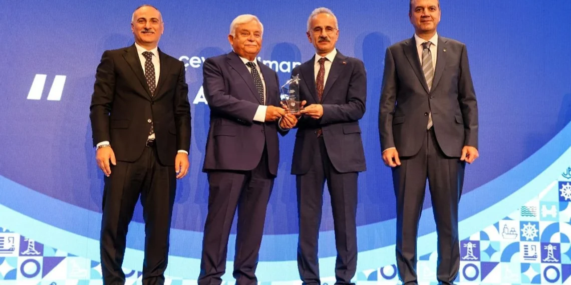 Asyaport’a “En Çevreci Liman Tesisi” ödülü 1 Asyaport’a “En Çevreci Liman Tesisi” ödülü